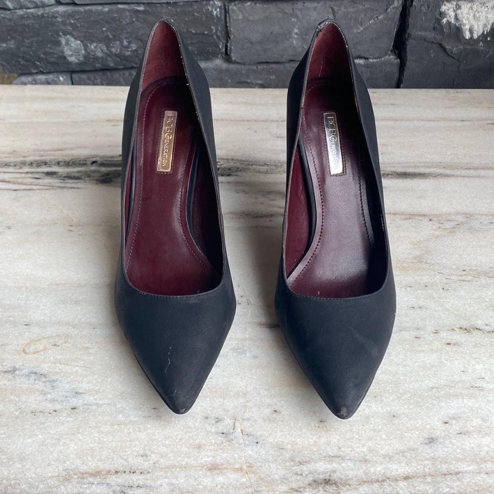 WOMENS BCBG GENERATION GENUINE BLACK LEATHER 4” PUMPS SIZE:9